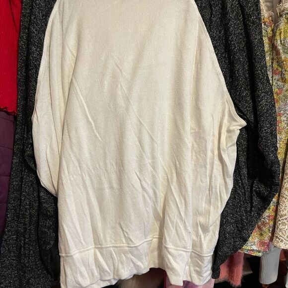 2/$15 VS Pink Soft Chicago Shirt - Picture 3 of 3